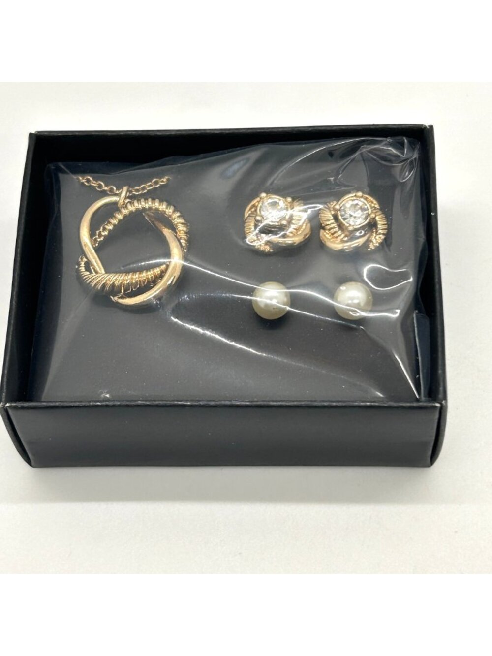 Avon Entwined Metals 4-Piece Gold Tone Gift Set Necklace Earrings